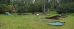 Underhållet på minigolfbanan genomsyrar hela Kultaheikkas gudsförgätna camping Foto nr 58