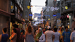 Istiklal Caddesi är huvudgatan i Beyo?lu Foto nr 43