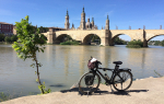 Den berömda katedralen, bron och cykeln Foto nr 273