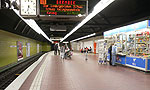 Väntan på U-bahn, gula U3:an Foto nr 6